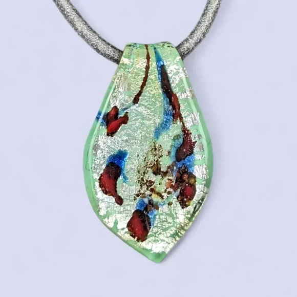 (2/$20) Vintage Murano Art Glass Green Leaf Pendant - Picture 1 of 7